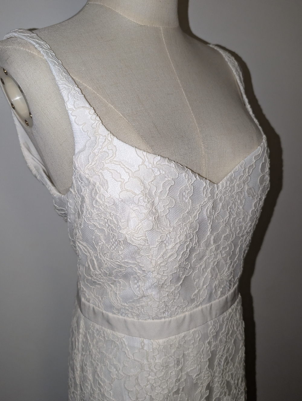 Lace Nicole Miller Mermaid Bridal Gown with Sweetheart Neckline - Picture 4 of 16